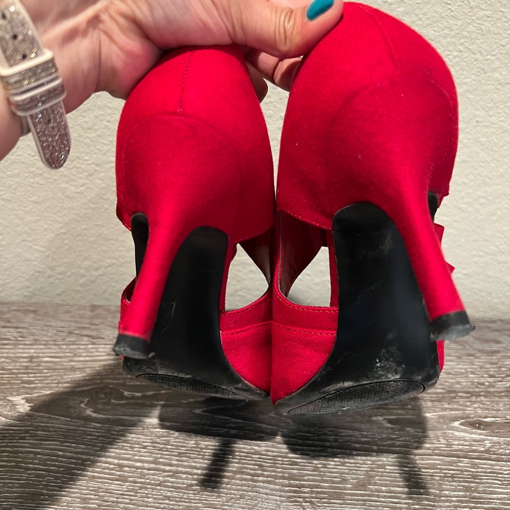 IMPO Red Women's Shoes heels with Bow Accent sz 8  Valentine’s Day!! - Picture 5 of 6